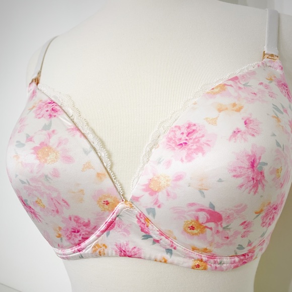 SET of Victoria Secret Padded and Wireless Maternity / Nursing Bras - 34DD - Picture 3 of 16